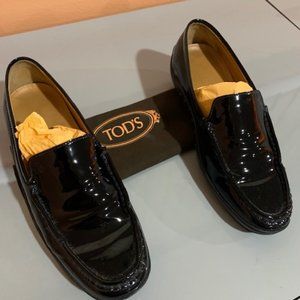 Tod's Women's Black Patent Leather Driving Mocs